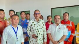 Ketua BNSP Syamsi Hari, bersama peserta sertifikasi welder CPMI tujuan Korea Selatan di LPK Geweld Batam. Sertifikasi yang berlangsung pada 14-16 Juni 2024. (Doc.Ist)