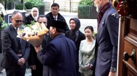 Kedatangan Presiden RI Prabowo Subianto di London, Inggris dinanti dengan antusias oleh para pelajar Indonesia yang mengenyam pendidikan di Inggris. (Dok. Tim Media Prabowo)