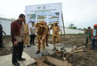 Peletakan batu pertama Pembangunan alun alun di Kecamatan Percut Sei Tuan, Deli Serdang Sumatera Utara, dilakukan secara langsung oleh Bupati Deli Serdang, dr. H. Asri Ludin Tambunan, M.Ked., Sp.PD, didampingi Wakil Bupati Lom Lom Suwondo, S.S., serta manajemen Musim Mas, pada 16 Desember 2025.